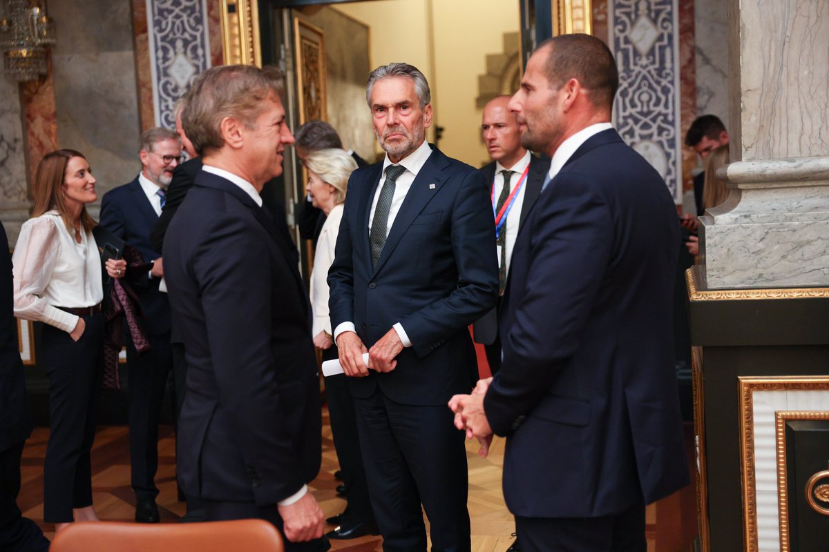 MaltainEU's tweet image. 📍During the 7th European Political Community Meeting #EPC in #Copenhagen (#Denmark) #Malta 🇲🇹 Prime Minister @RobertAbela_MT conveyed Malta&apos;s position on the issue of irregular #immigration. 

#Migration was a central theme of gathering, with #EU  leaders agreeing that a…