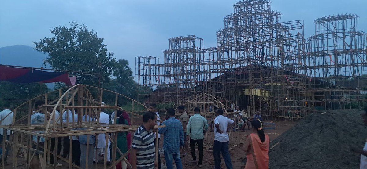 malvikadevibjp's tweet image. ଆଜି ନୂଆପଡ଼ା ଜିଲ୍ଲା ଗସ୍ତ ସମୟ ରେ ସିନାପାଲି ବ୍ଲକ ଅନ୍ତର୍ଗତ ହାତିବନ୍ଧା ଗାଁ ରେ ହେବା କୁ ଥିବା ଲକ୍ଷ୍ମୀ ପୂଜା ମେଢ଼ ପରିଦର୍ଶନ ପାଇଁ ଗଲୁ ।ପୂର୍ବତନ ସାଂସଦ ଶ୍ରୀ Arka Keshari Deo ଜୀ ଏବଂ ସମସ୍ତ ବିଜେପି କାର୍ଯ୍ୟକର୍ତା ଙ୍କ ସହିତ ସ୍ଥାନୀୟ ଗାୟତ୍ରୀ ମନ୍ଦିର ଯାଇ ମାଁ ଙ୍କ ଦର୍ଶନ କରି ଶୁଭାଶୀର୍ବାଦ ପ୍ରାପ୍ତ କଲୁ।