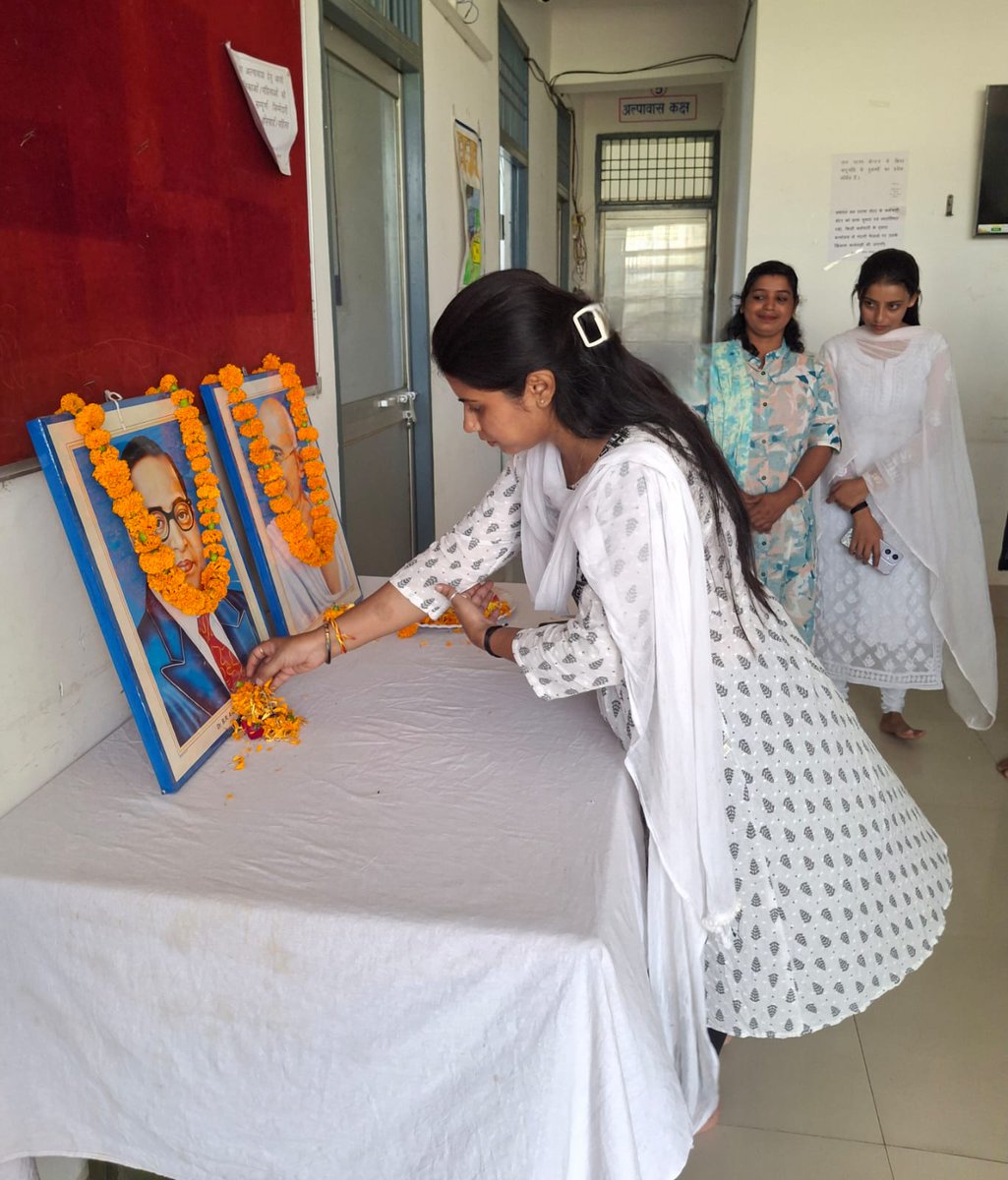 दिनांक 02.10.2025 को D.P.O सर द्वारा वन स्टॉप सेंटर में ध्वजारोहण तथा पूज्य महात्मा गांधी जी के साथ पूर्व प्रधानमंत्री श्री लाल बहादुर शास्त्री जी की प्रतिमा पर पुष्पांजलि किया गया।
#GandhiJayanti 
#LalBahadurShashtrijayanti 
<a href="/UPMahilaKalyan/">UP Mahila Kalyan</a> 
<a href="/dmfatehpur/">DM/DEO FATEHPUR</a> 
<a href="/DpoFatehpur/">District Probation Office, Fatehpur</a>