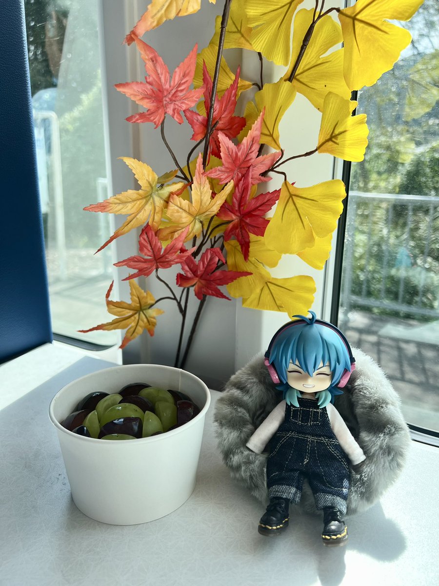 仙台→山形のうけとりっぷのいろどりSATONOセット🚃＆車内で買ったラフランスジュース🍹

アテンダントさんはサクランボひなびぶりでした〜❣️