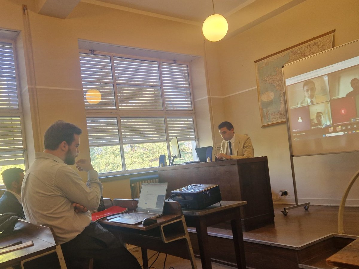 SocNewmanUcm's tweet photo. Este miércoles 1 de octubre hemos inaugurado el curso 25/26 en la Complutense, que va a estar lleno de actividades. Fue un lujo contar con el P. Ignacio Llorente, que se conectó desde Oregón, US. Tuvimos asistentes conectados desde Latinoamérica. 

¡Atentos que seguimos!🥁🥁🥁 https://t.co/5t66BENqk3