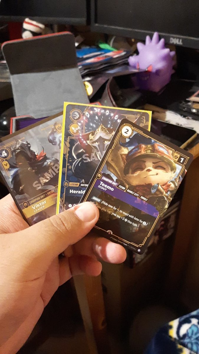 Porfin llegaron estos chicos, me da un poco de nostalgia ver que esto ya es una realidad y pensar por todo lo que viví ese par de años, loa hirana, los open, frustrarse por no llegar, rivalidades "inventadas", amigos que llegaron y se fueron, nueva página Riftbound