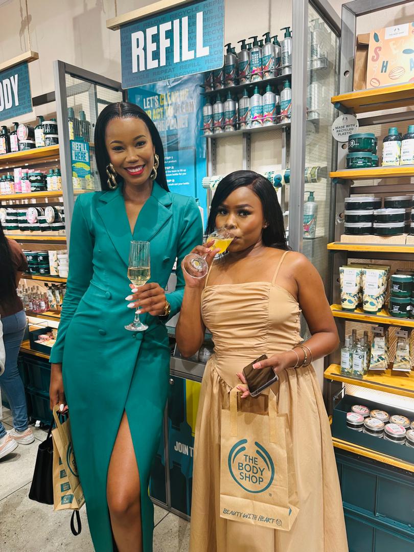 Dabilo is tall tall yohhhh!
Thank you <a href="/TheBodyShopSA/">The Body Shop SA</a> 
#RiverwalkSpaDay 🇧🇼🥂