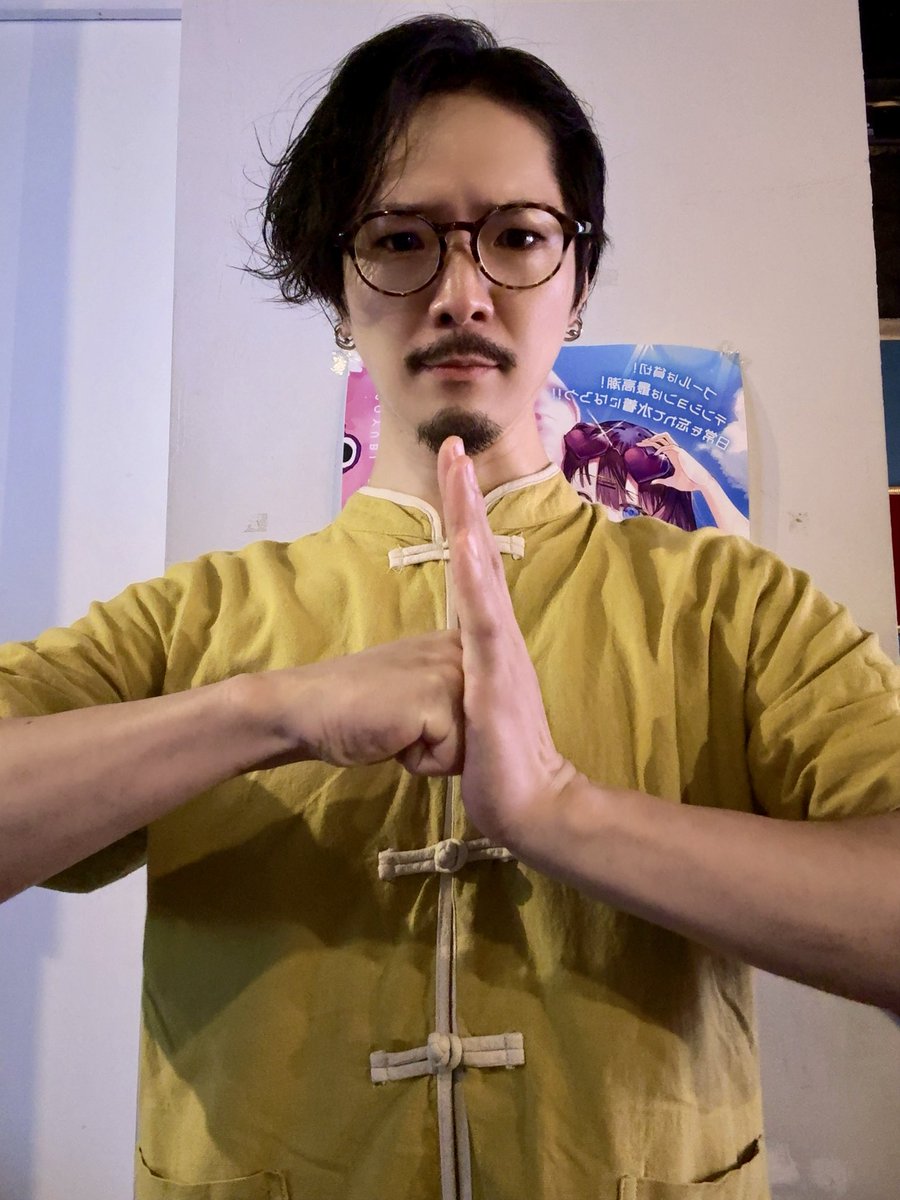 今日はみんなでチャイナ服！！

23〜5時まで出勤！