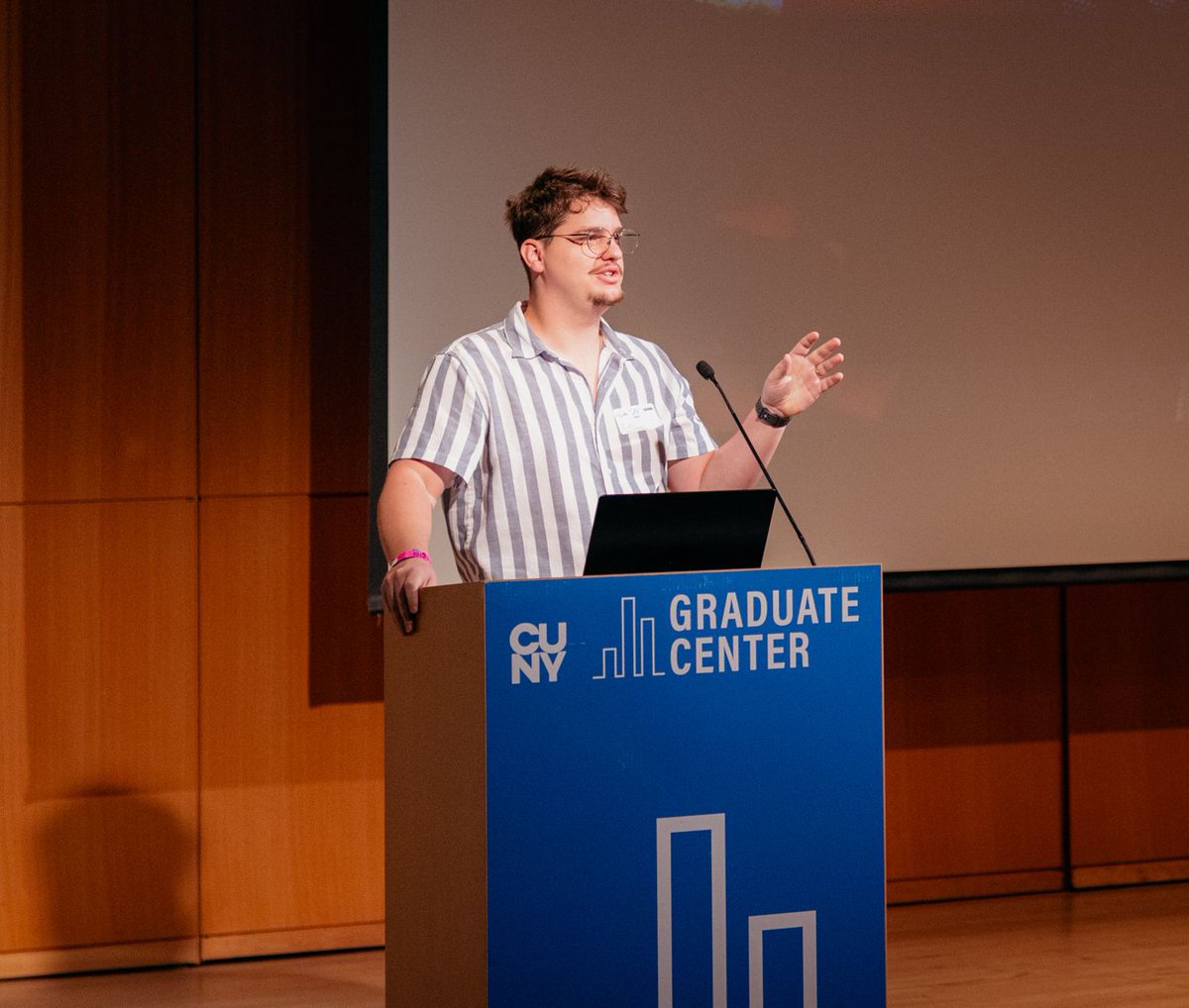 NewYork_CM's tweet image. Our #CreativeMornings manifesto was read by Luke Liscom at our September event. He’s the host of our Savannah Chapter! buff.ly/0uoCFTa  #EveryoneIsWelcome #EveryoneIsCreative