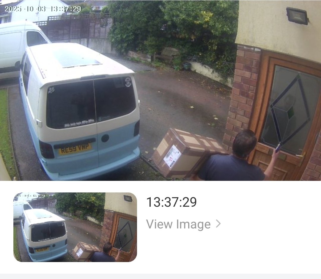 benVWbaker's tweet photo. @dhlexpressuk #DHL if you give an hour time slot for delivery, but then arrive over 40 min before it starts, don't be surprised nobody is in! I'm here now,  ready for the slot YOU gave me. 😡 
...and why can't you just leave it in the "safe place" like every other company does?!? https://t.co/CmJbAep2nJ