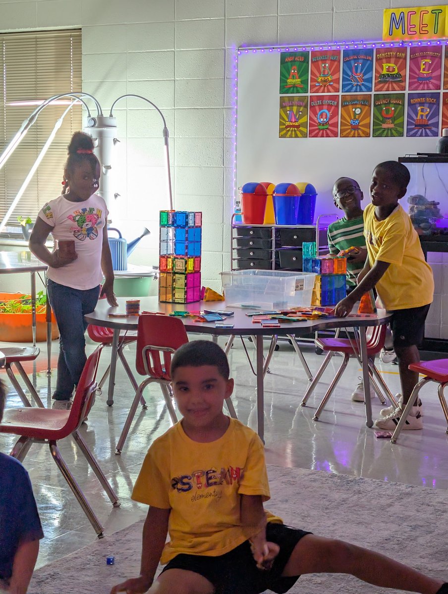 NettletonSTEAMe's tweet image. 🌟🌟 Special Class Spotlight 🌟🌟
Mrs. Koch&apos;s Class had some tinker time in MakerSpace Class today. They came up with some cool creations!! 🏗️🏗️
#STEAMe #SpecialClassSpotlight #MakerSpaceTinkerTime