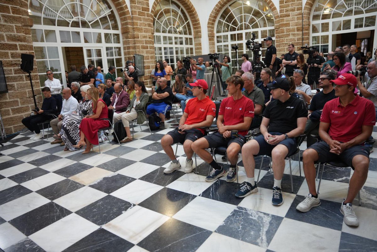 Andalucía es Deporte (@deporteand) on Twitter photo ⛵️ La <a href="/SailGP/">SailGP</a> calienta motores para un fin de semana espectacular en #Cádiz con la presentación esta mañana de los 12 equipos
‼️Acto que contó con la presencia de <a href="/IsaSanchez_com/">Isa Sánchez</a> y <a href="/gorkalerchundi/">Gorka Lerchundi</a>
#AndalucíaElLugarDelDeporte ⛵️ La <a href="/SailGP/">SailGP</a> calienta motores para un fin de semana espectacular en #Cádiz con la presentación esta mañana de los 12 equipos
‼️Acto que contó con la presencia de <a href="/IsaSanchez_com/">Isa Sánchez</a> y <a href="/gorkalerchundi/">Gorka Lerchundi</a>
#AndalucíaElLugarDelDeporte