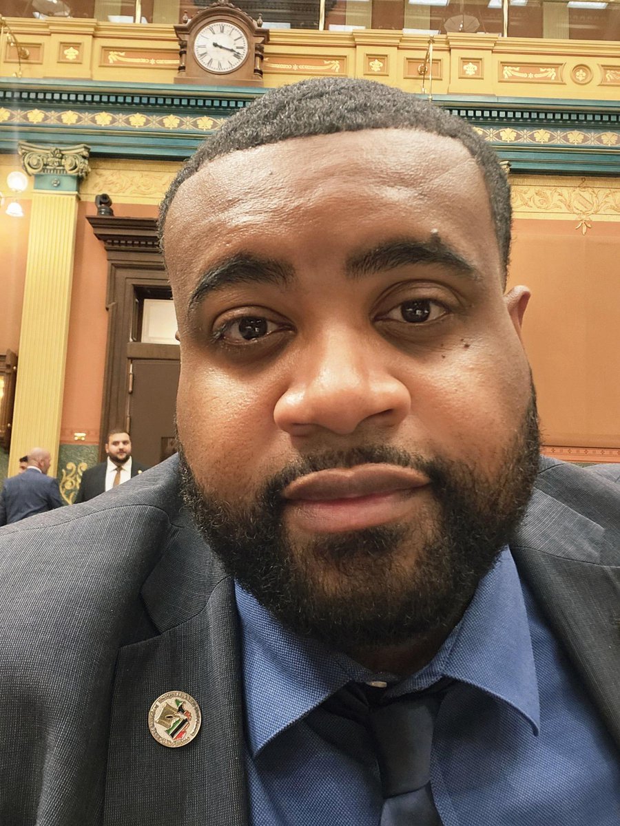 DonavanMI13's tweet photo. We were in session for over 18 consecutive hours (since 10am yesterday). Good news is that around 4am this morning we finally passed a bipartisan budget that is now heading to the Governor's desk to be signed!

#FightingForYou
#AlwaysWithThePeople
#HonoredAndBlessedToServe https://t.co/9HXXWFG1E8