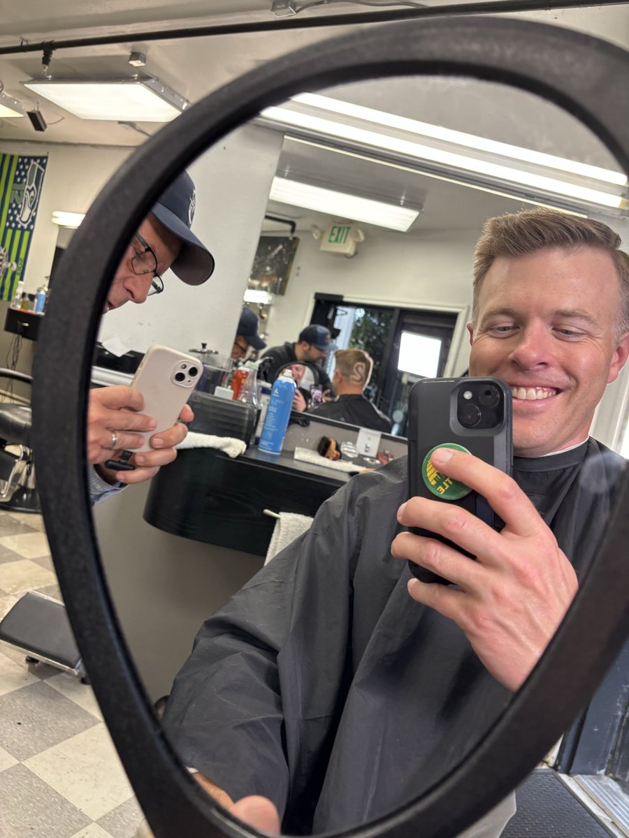 jwhittenbergK5's tweet image. I’m a man of my word. If the Mariners make the postseason, Rich shaves the logo.
This team is bringing out the inner kid in all of us!
Thanks to Rex at Roosevelt Barbershop in Seattle for the assist!