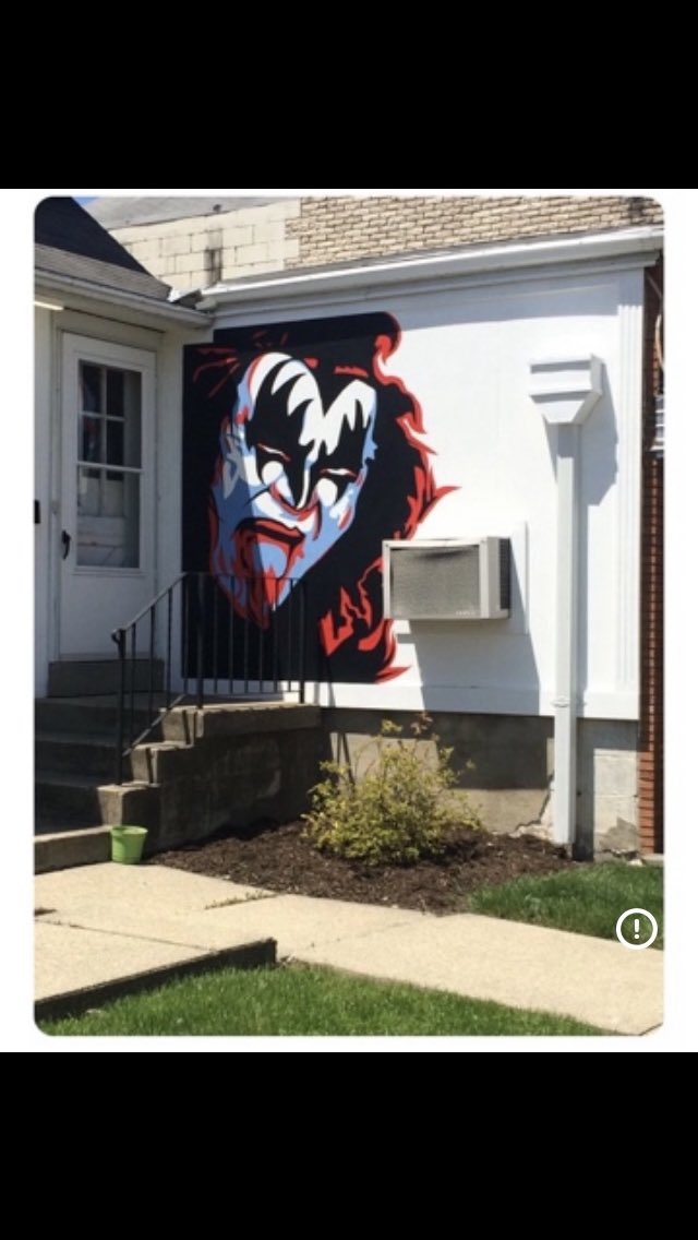 genesimmons's tweet photo. I love these. Send me more? https://t.co/tUAEtD2T3E