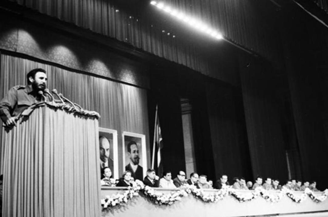 El 3 de octubre de 1965, Constitución del Comité Central del Partido Comunista de Cuba.
Fidel: Esta ideología se enlazaba históricamente con las aspiraciones de los heroicos mambises que tanta sangre derramaron por la Independencia, la igualdad y la dignidad de sus compatriotas.