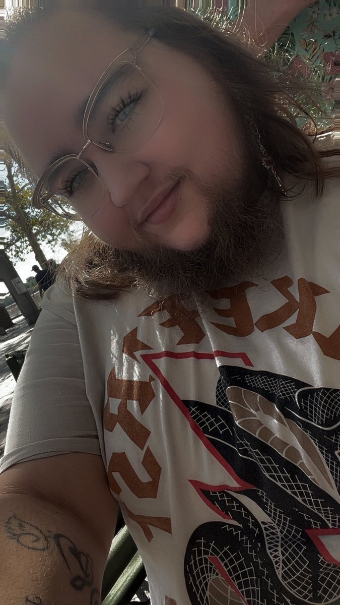 PCOSCourtney's tweet photo. Sitting outside of heritage bank arena waiting to hopefully meet @RandyOrton before he tags with Cody Rhodes tonight on #SmackDown https://t.co/dVExaBHKRU
