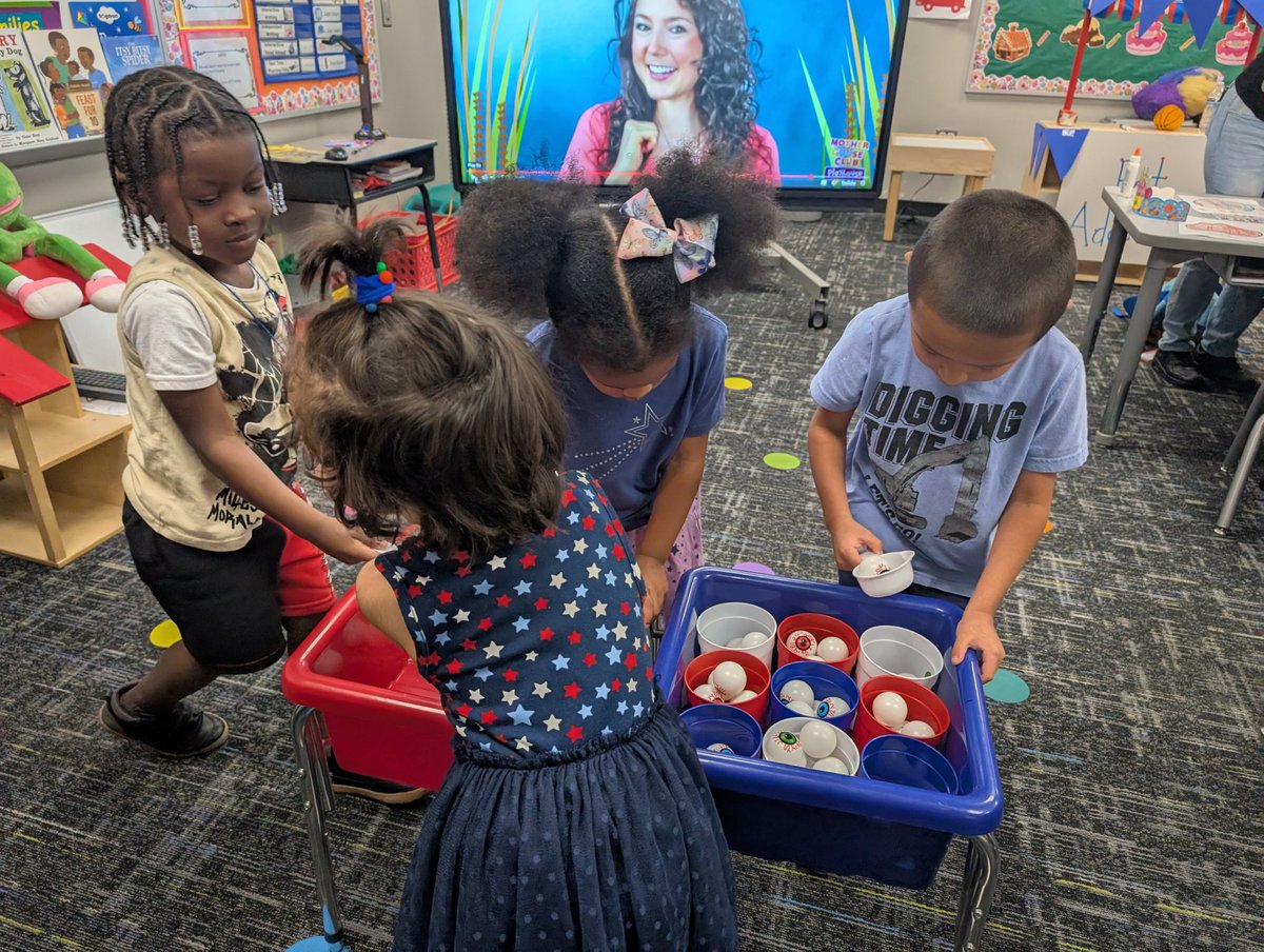 BookerPreK's tweet image. Today I introduced the "CREEPY EYEBALL" sensory station. Students used measuring cups to sort eyeballs by color. They loved it @duryeaelem @duryeaschool @CyFairISD @CFISDPK1 #sensory #sorting #pathtoamazing