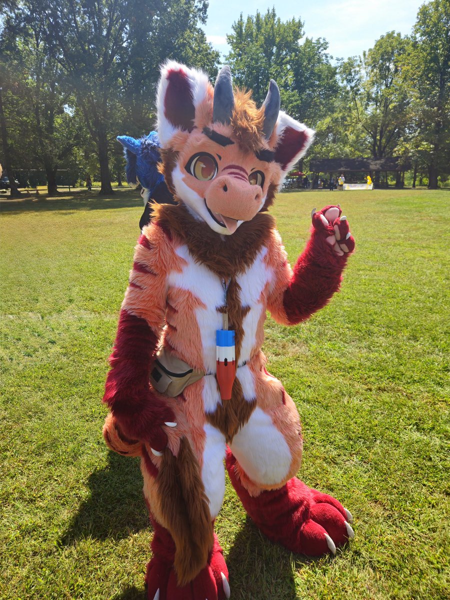 He is outstanding in his field

#FursuitFriday 
📸 <a href="/woxqua/">Woxqua</a>