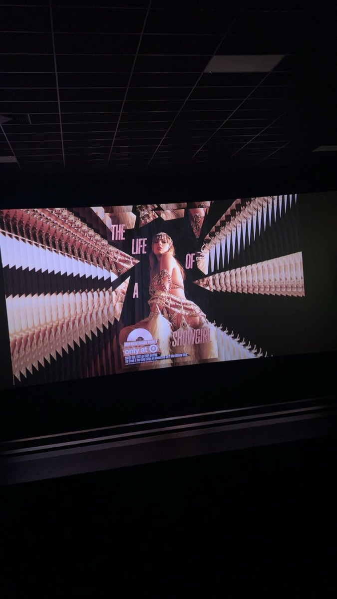 bbyylexx's tweet photo. Sat and ready! @taylornation13 #TSTheOfficialReleasePartyOfAShowgirl #TaylorSwift #TSthelifeofashowgirl @AMCTheatres https://t.co/dQAqXQ1NuM