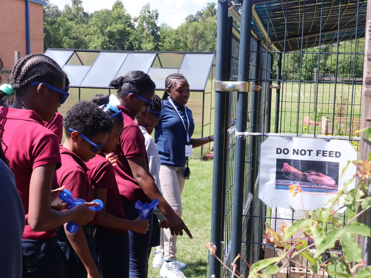👩‍🔬👨‍💻Scotlandville Middle Academy on Thursday welcomed younger students for tours to explore hands-on learning, innovative technology and all the exciting opportunities waiting in its magnet programs.
#WeAreEBR #EBRMagnetPrograms #EBRSchools #DareToBeGreatEBR