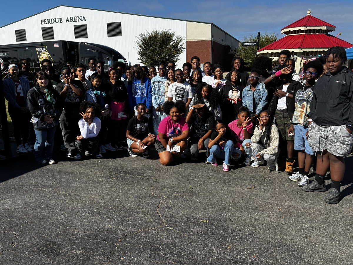 AOAddison_'s tweet photo. We came, we saw and we conquered the Georgia National Fair in Perry, GA 💙 @ArmsJags Great way to end the week 🐾 @LibraLBrittian @BWashing10 @sandywright1980 https://t.co/PPeDdQcPPK