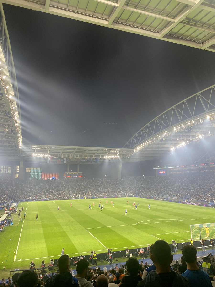 dmagee875's tweet photo. 7. Porto vs Crvena Zvezda, Estádio do Dragão, 2-1.

Best atmosphere I’ve experienced in Spain/Portugal (Valencia aside). Stadium was bouncing from minute one, great away fans too. Rodrigo Mora serious player. https://t.co/szIQcskC3z