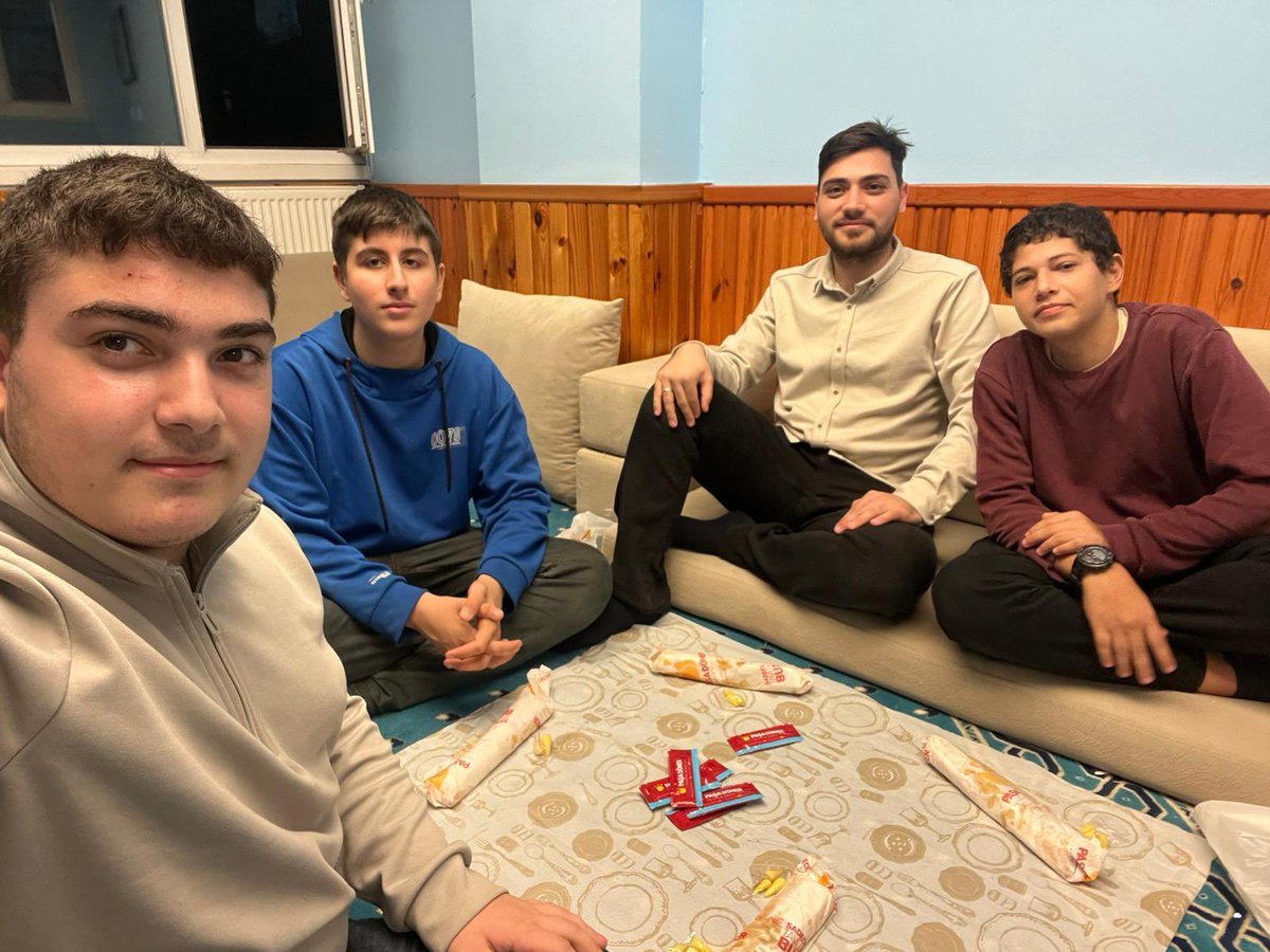 agdsancaktepe's tweet photo. 📢 Genç İstikbal Buluşmaları Başladı!
Liseli gençlerle bir araya gelip, birlikte paylaşmak, öğrenmek ve gelişmek için buluşuyoruz.

✨ Sen de bu heyecana ortak olmak istiyorsan bizimle iletişime geç! https://t.co/bUFk5UtMdz