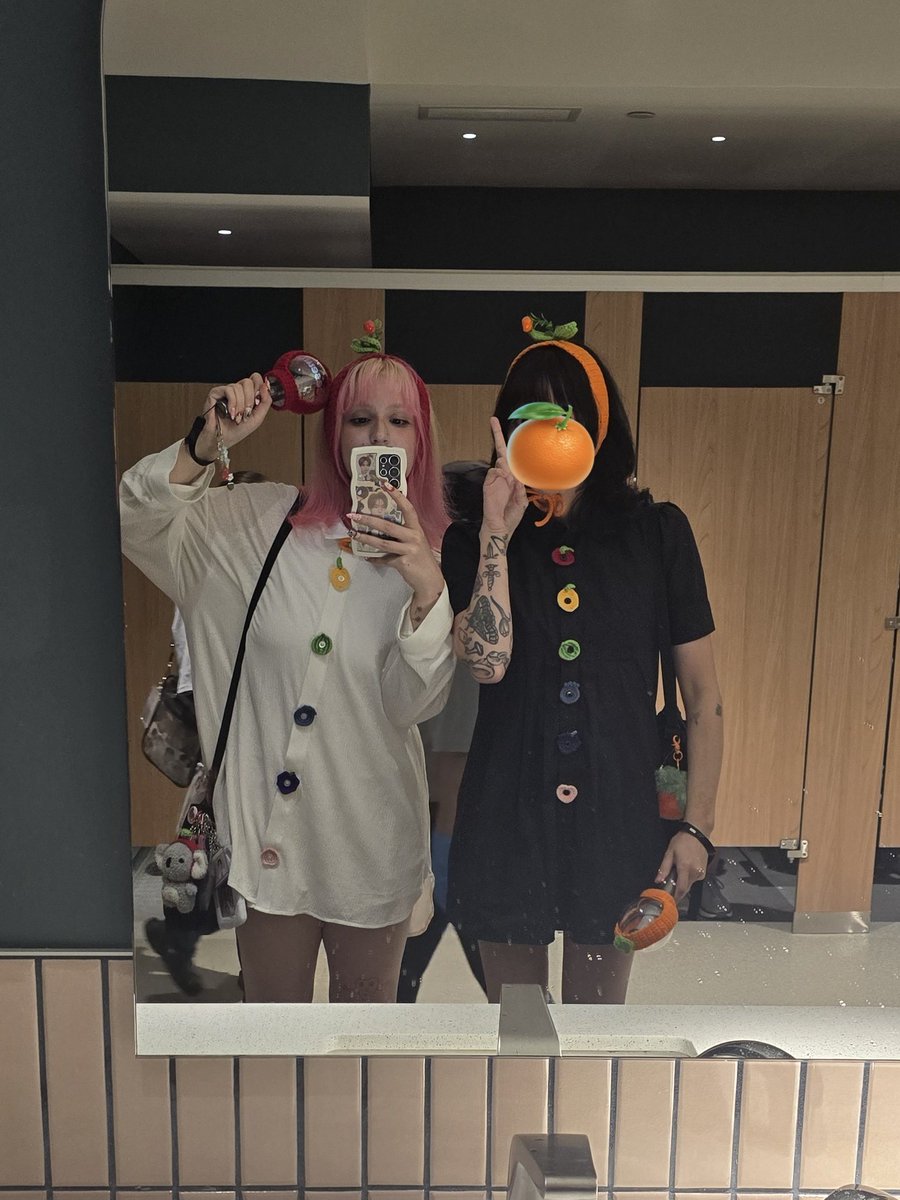 amigyurumi's tweet photo. life as a kpop fan ! 🐨🦊 https://t.co/e7Izb7S05C