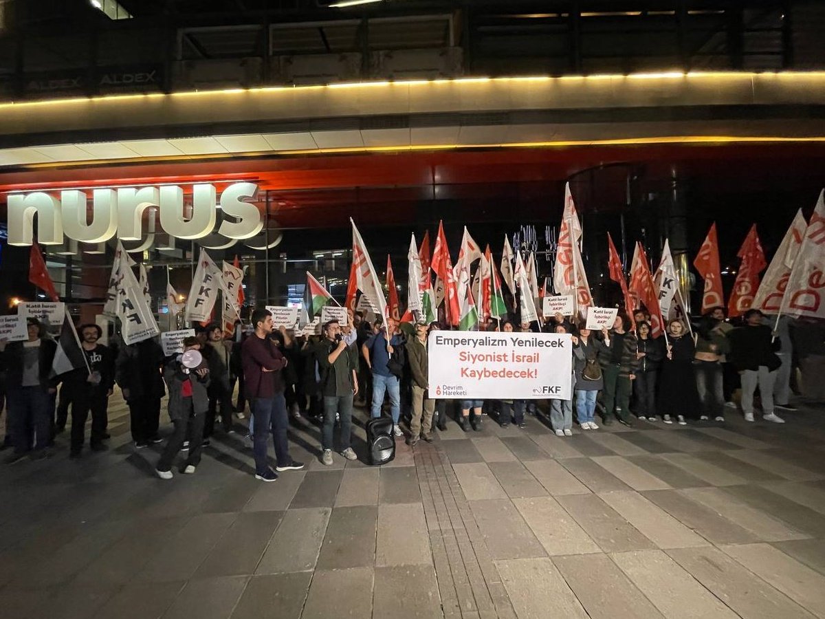 Devrim_Hareketi's tweet image. İsrail&apos;in katliamlarına ve AKP&apos;nin işbirlikçi politikalarına karşı Filistin halkına destek için bugün Ankara&apos;da, İsrail Büyükelçiliği&apos;ne yürüdük ve basın açıklamamızı gerçekleştirdik. 

Emperyalizm Yenilecek
Direnen Filistin Kazanacak!