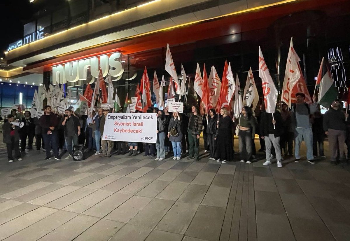 Devrim_Hareketi's tweet image. İsrail&apos;in katliamlarına ve AKP&apos;nin işbirlikçi politikalarına karşı Filistin halkına destek için bugün Ankara&apos;da, İsrail Büyükelçiliği&apos;ne yürüdük ve basın açıklamamızı gerçekleştirdik. 

Emperyalizm Yenilecek
Direnen Filistin Kazanacak!