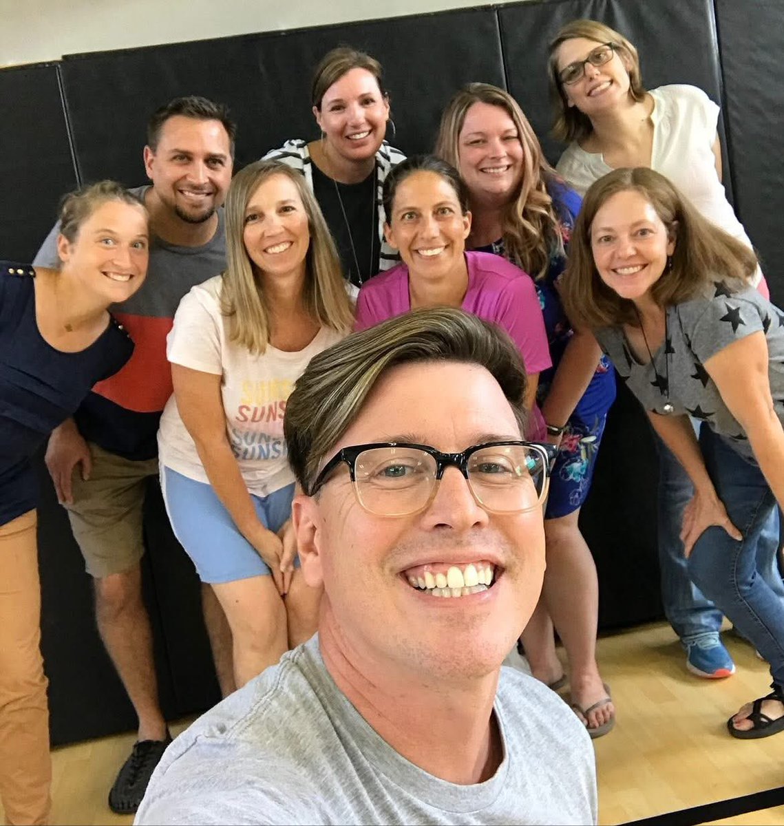 OWLanguage's tweet image. This is what “something good” looks like 🫶 a community of passionate educators, bright ideas, &amp;amp; moments that lift us higher. There is nothing quite like the energy of this community 💫. Each person brings their own SPARK &amp;amp; shares joy, belonging and the journey we share, together