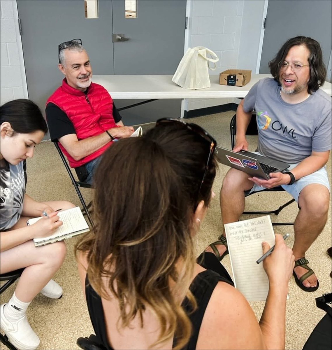 OWLanguage's tweet image. This is what “something good” looks like 🫶 a community of passionate educators, bright ideas, &amp;amp; moments that lift us higher. There is nothing quite like the energy of this community 💫. Each person brings their own SPARK &amp;amp; shares joy, belonging and the journey we share, together