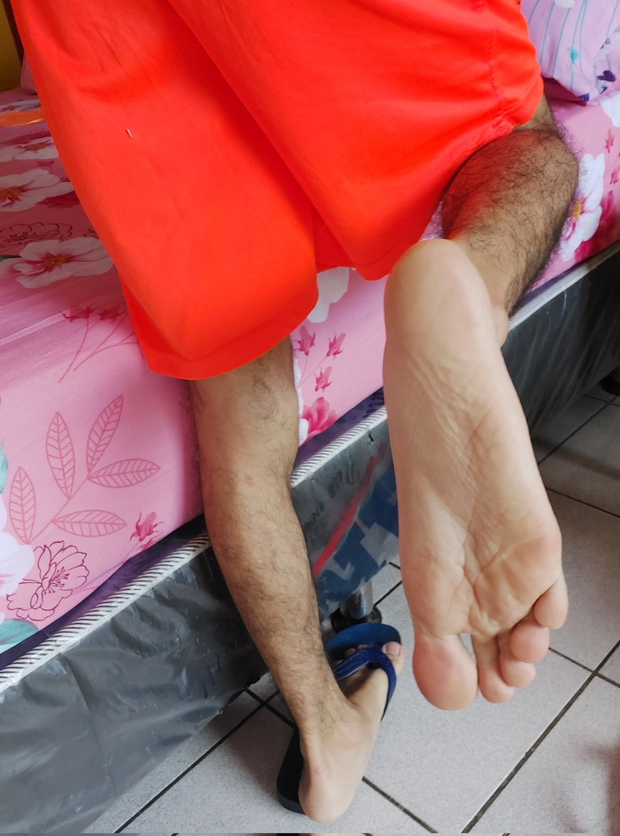 masterbigfeet_'s tweet photo. #bigfeet #bigsoles #bigtoes https://t.co/clh4svV7MI