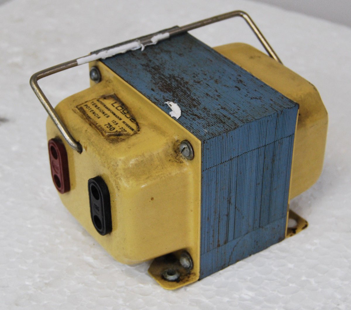 ¿Quien de los que tenemos años no ha desmontado alguno?,

Entretenido y reutilizar el cobre.