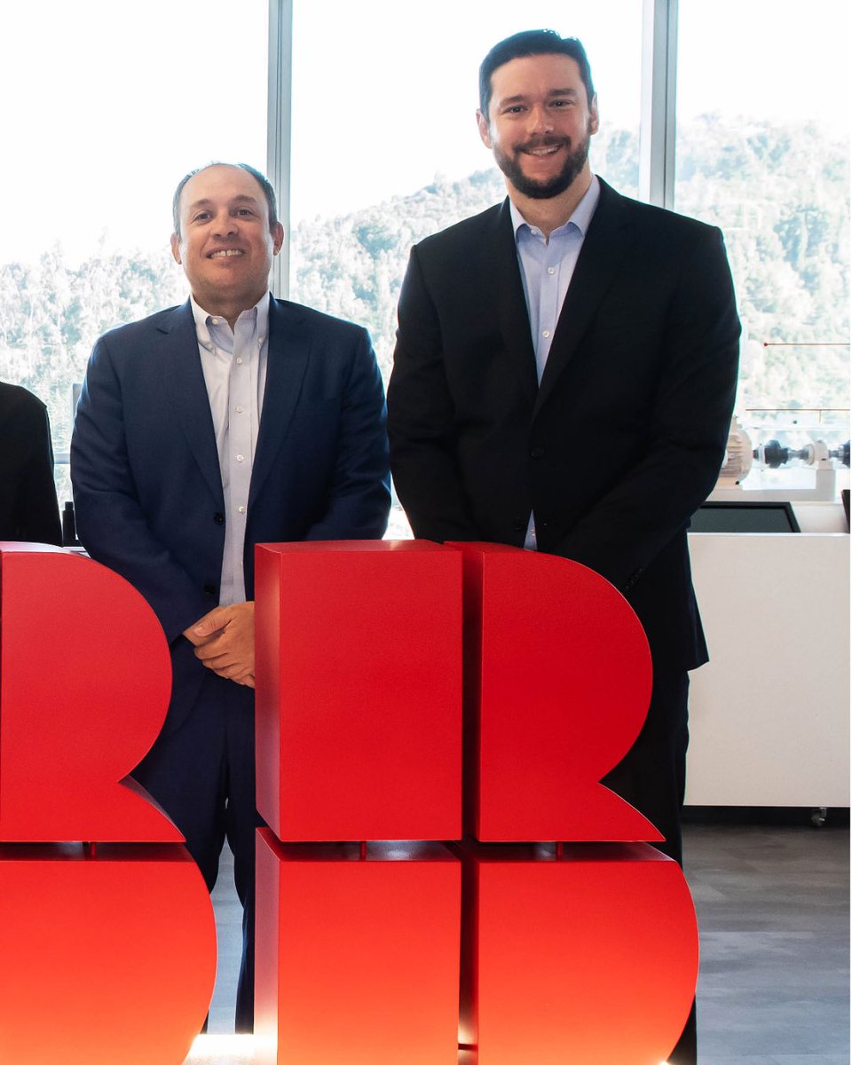 🌟 ¡Gracias por su visita, Embajadora! 🇸🇪🌟  

Tuvimos el honor de recibir a Eva Karlberg, Embajadora de Suecia en Chile, en nuestras oficinas. Fue un placer compartir ideas y fortalecer lazos.

¡Le deseamos mucho éxito en su oportunidades que se presentan!

#ABBenChile #Suecia