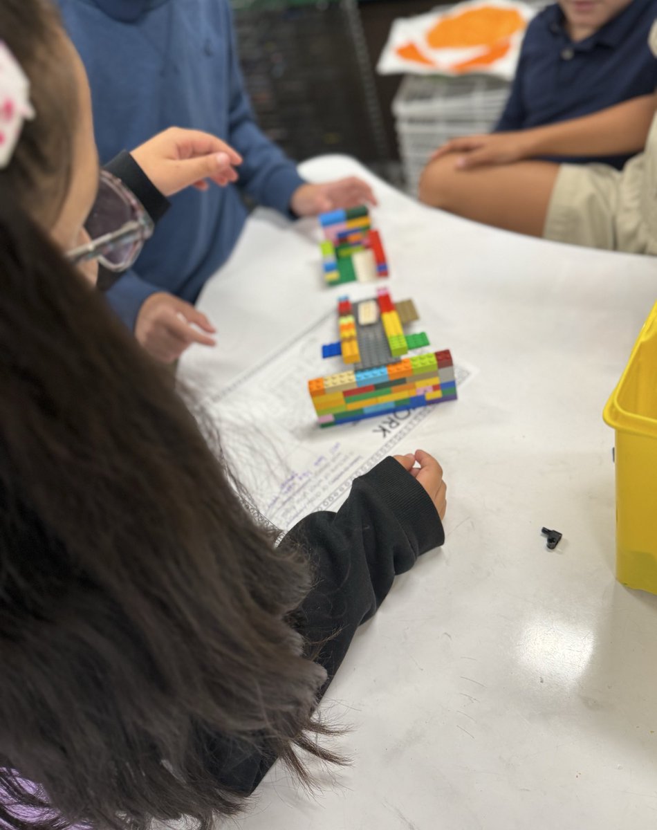 MsPepeLibrarian's tweet image. When blueprints/designs turn into prototypes! Will their walls be safe for Humpty Dumpty?
.
.
.
#STEMeducation #librarymedia #engineeringdesignprocess @S3_Belleville