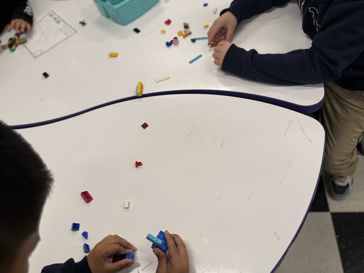 MsPepeLibrarian's tweet image. When blueprints/designs turn into prototypes! Will their walls be safe for Humpty Dumpty?
.
.
.
#STEMeducation #librarymedia #engineeringdesignprocess @S3_Belleville