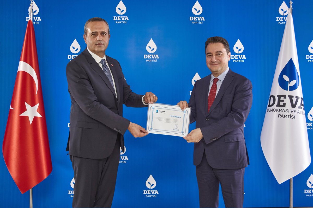 etkiIihaberO1's tweet image. DEVA Milletvekili Ertuğrul Kaya:

"Sayın Özgür Özel, bizlere yapılan hakaretler ve halihazırda yapılan ahlak dışı saldırılardan dolayı kamuoyu önünde açıkça özür dilemezse her platformda duyacaklarına da hazır olsunlar.

Öyle yarım ağız konuşmalar kabulümüz değildir."