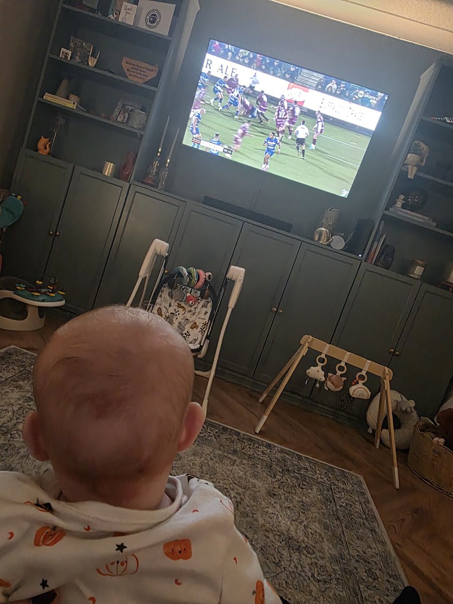 Elsie's first <a href="/SaleSharksRugby/">Sale Sharks 🦈</a> game
