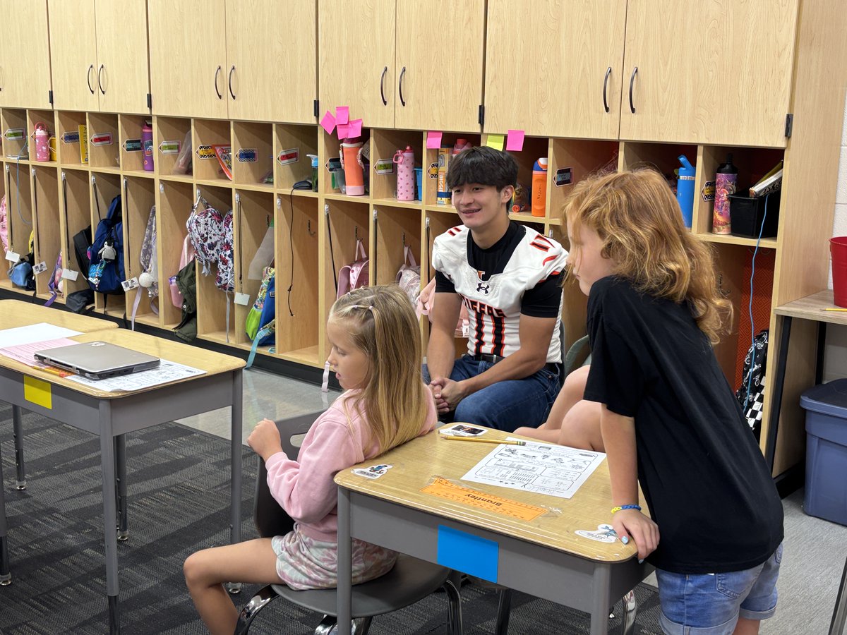 LC_Tigers's tweet photo. What's better than getting to play a game to practice spelling? Having a senior football player on your team! This morning 2nd graders got an extra player on their spelling team roster. Hopefully they practiced W-I-N! 🐅🧡🖤#positivelylc https://t.co/0SGBrJnRqx