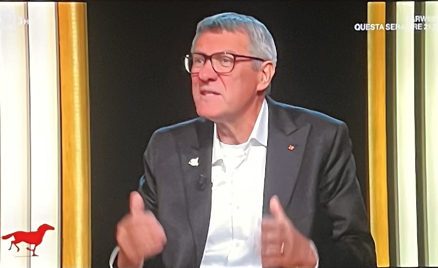 Un Landini confuso prima dice: 
2mil di persone hanno perso una giornata di stipendio.
Poi che in piazza c'erano 
"famiglie con bambini, anziani e giovani dai 14 anni in su", 
che non possono averla persa perché uno stipendio non l'hanno 
(e con questo sindacato manco l'avranno).