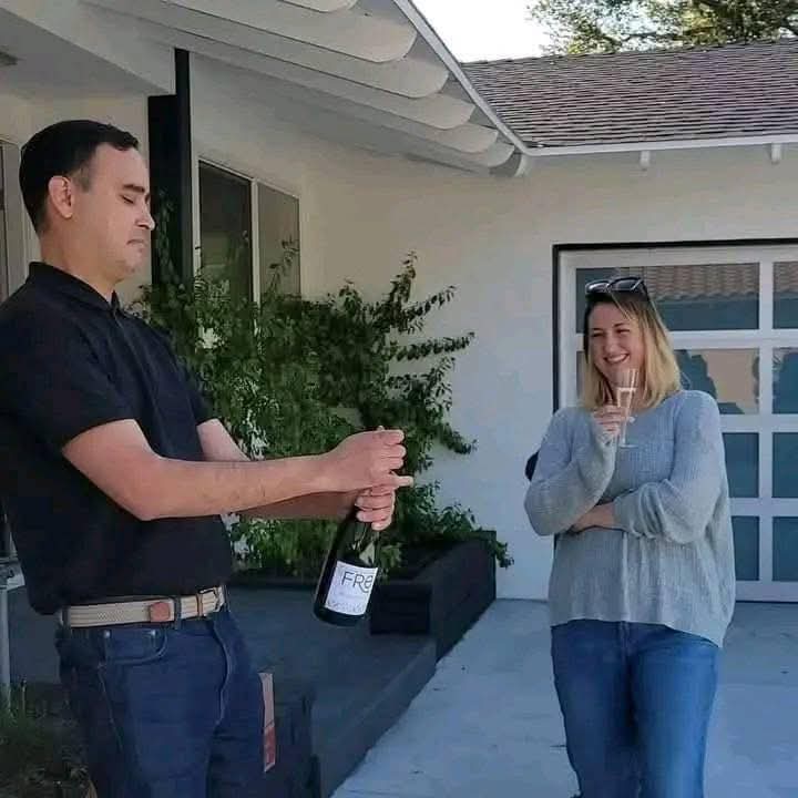 Jennifer_Greenb's tweet photo. 🔑 NEW HOMEOWNER ALERT! 🏡✨
🥳 Huge congrats to Mr. &amp; Mrs. Smith on closing their beautiful new home in Lancaster! Your positivity and trust made this journey inspiring. Thank you for the wonderful feedback (and the wine 💜) — it keeps me motivated to keep pushing forward. https://t.co/DIOT2bAgQs