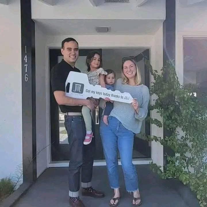 Jennifer_Greenb's tweet photo. 🔑 NEW HOMEOWNER ALERT! 🏡✨
🥳 Huge congrats to Mr. &amp; Mrs. Smith on closing their beautiful new home in Lancaster! Your positivity and trust made this journey inspiring. Thank you for the wonderful feedback (and the wine 💜) — it keeps me motivated to keep pushing forward. https://t.co/DIOT2bAgQs