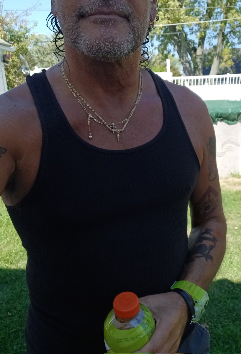 now_winning's tweet image. WFH~Midday Mindbreak 👓💻😵‍💫~ #walkaway #Poolside ☀️🎶 #DrinkUp⚡️ #WeekendInSight 
Enjoy them #Fridayvibes