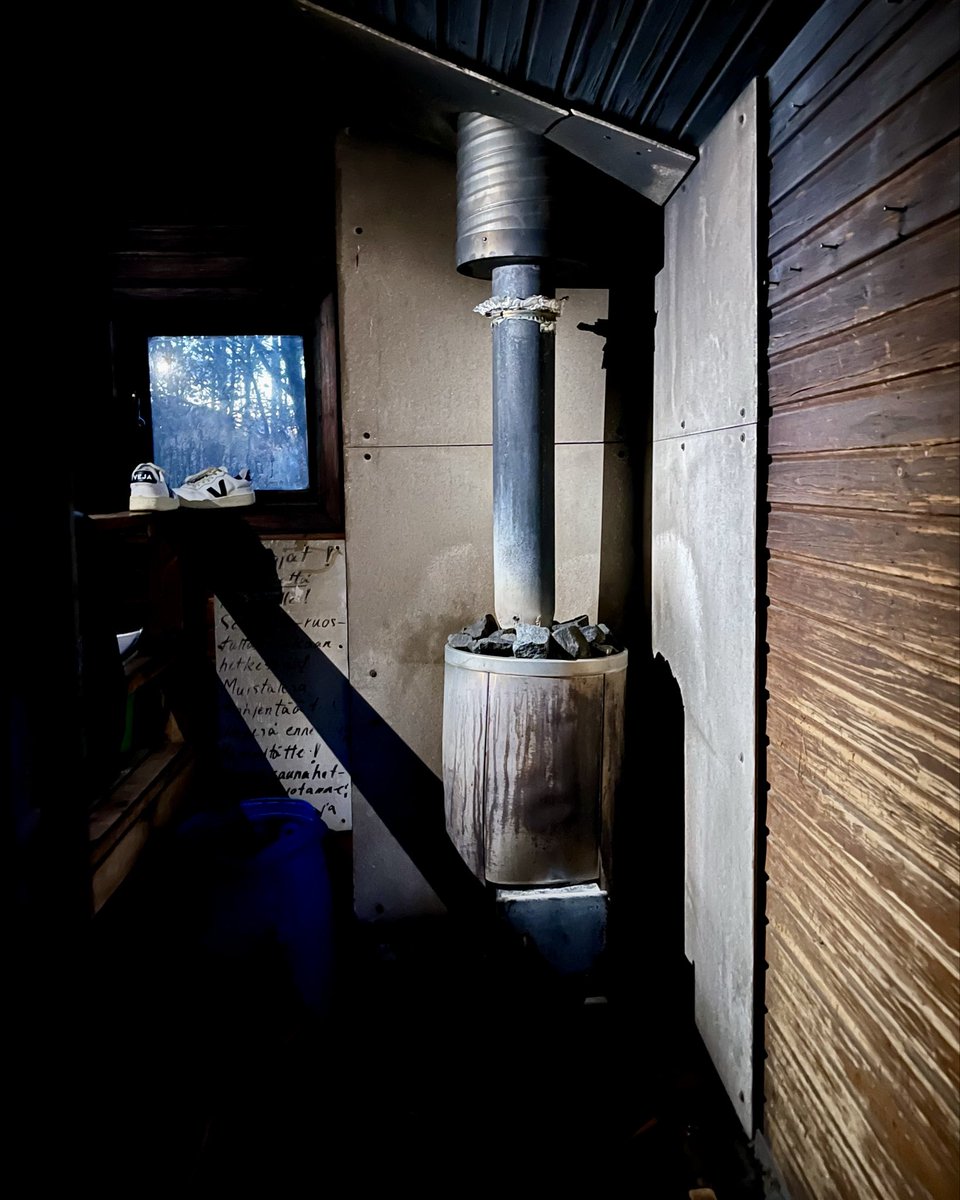 valtterikarjula's tweet image. Hans heitti alkukesästä, että käydään saunassa. Niin vain käytiin ja nostettiin samalla vene ylös. Kiitos mahtavasta retkestä! #sauna #helsinki #meri