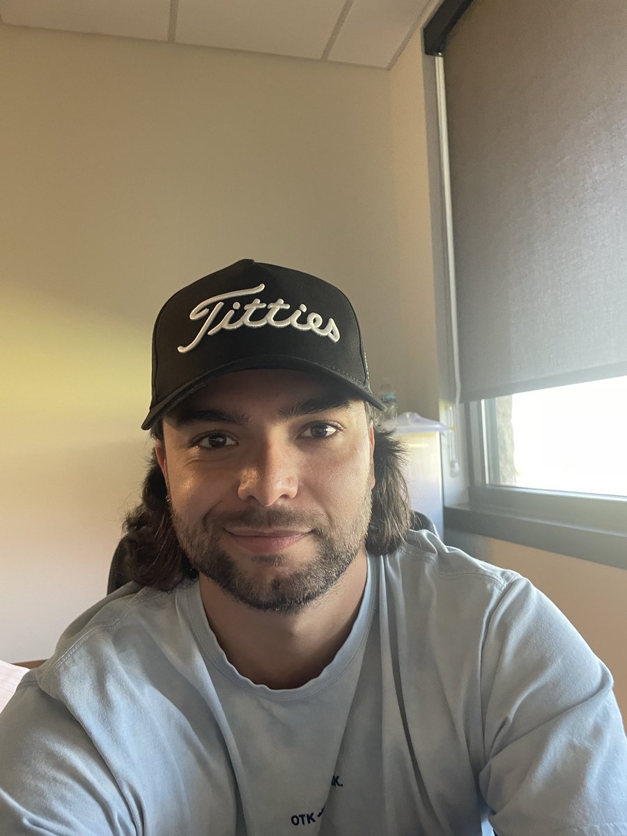 KazleTV's tweet photo. New golf hat https://t.co/MRfst31Pl7