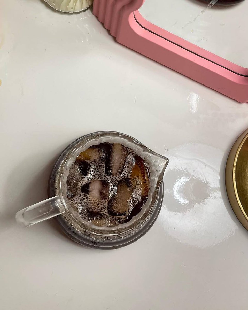 أقـع فـ حُـب القهـوة كثـيراً .