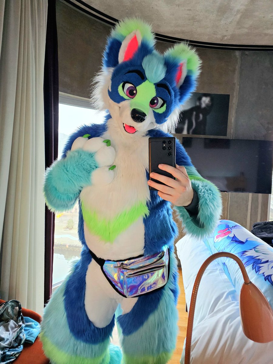 Throwing it back to NFC this year! I was extra soft 🥰✨️

#FursuitFriday