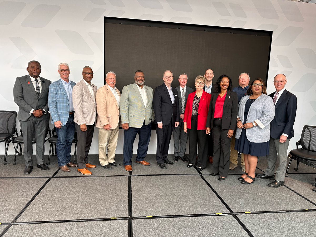 RideKCTransit's tweet photo. That’s a wrap on the #MovingKC Regional Mobility Summit!
As a bi-state authority and #transit federal funding recipient, #KCATA is proud to lead this regional effort — convening voices to shape the future of mobility.
Thanks to all who brought energy, ideas & collaboration. https://t.co/9DkkygXRXF