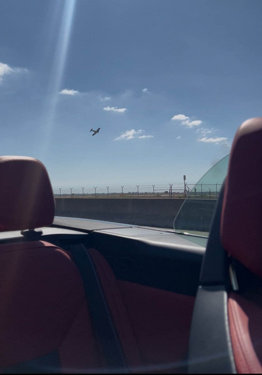 IReeeX's tweet photo. Air show ✈️ https://t.co/NFon9Jb1Ky