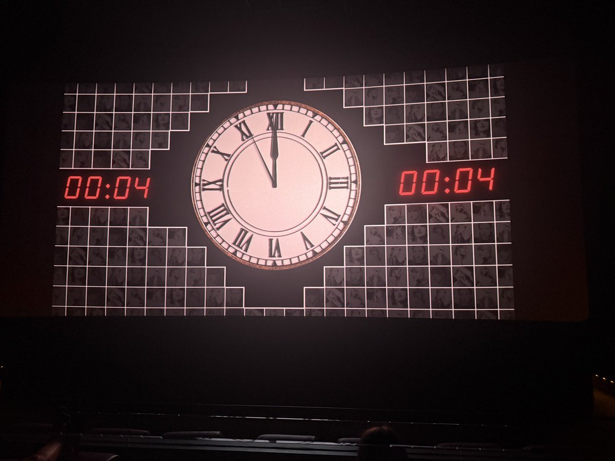 Kimmyekimmers's tweet photo. It’s a clock!! https://t.co/ApbpHkpawU