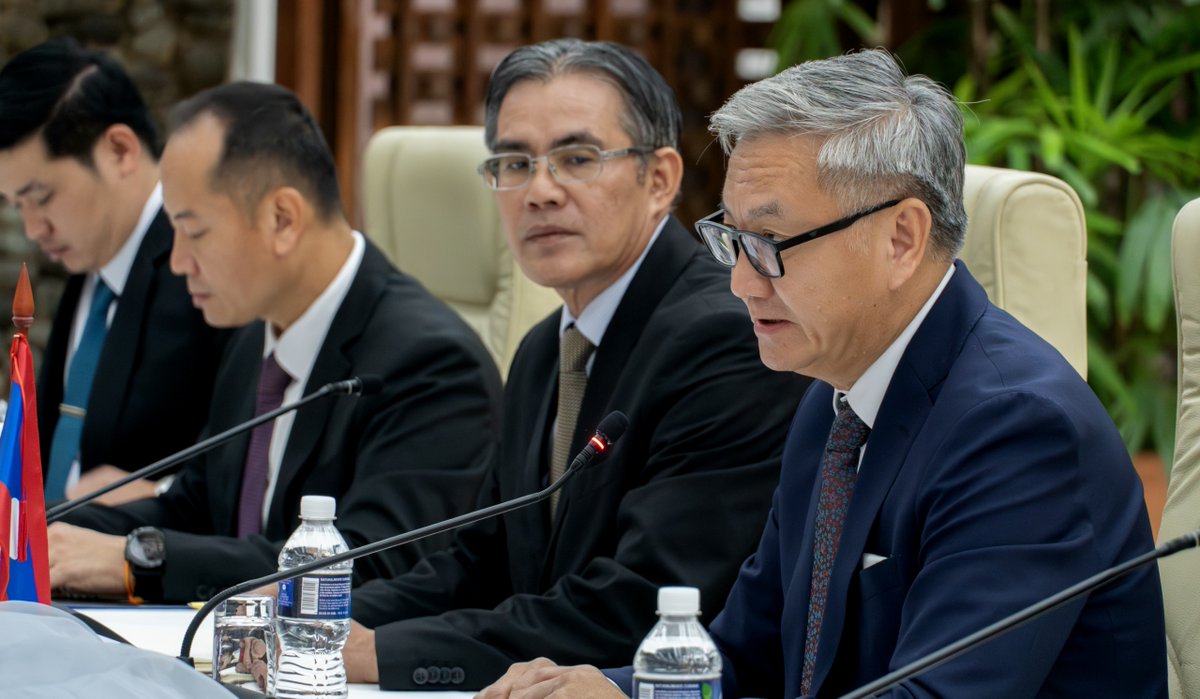 CubaMINREX's tweet image. El ministro de Relaciones Exteriores de Cuba, @BrunoRguezP, sostuvo conversaciones oficiales con el compañero Thongsavanh Phomvihane, canciller de la República Democrática Popular Lao.

🇨🇺🤝🇱🇦

🔗cubaminrex.cu/es/sostienen-c…