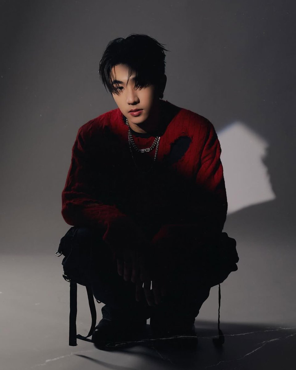 Every person's life will be less stressful when there is music. And people become more optimistic when they can immerse themselves in music and enjoy their own musical world. Rock is a very difficult music to understand. It is harsh, noisy, and thorny, but in that harshness there
